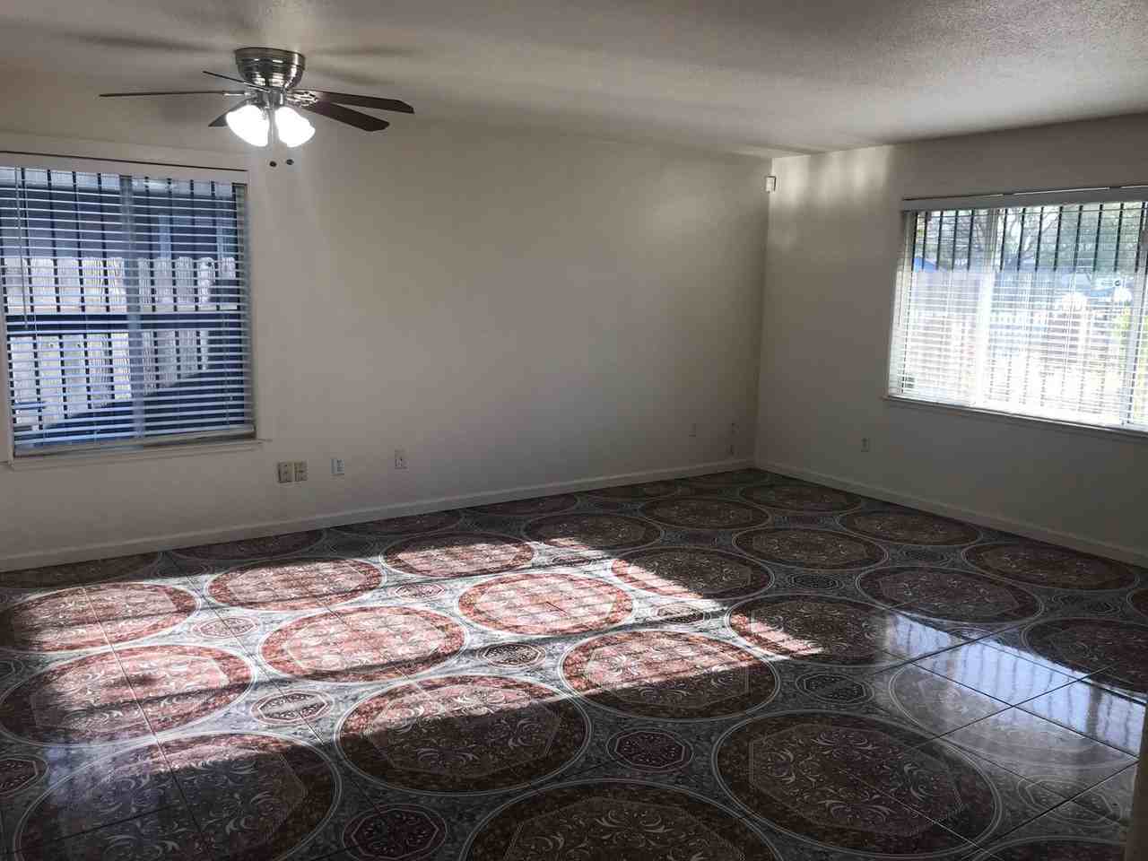 7546 24th St - Photo 3 of 28