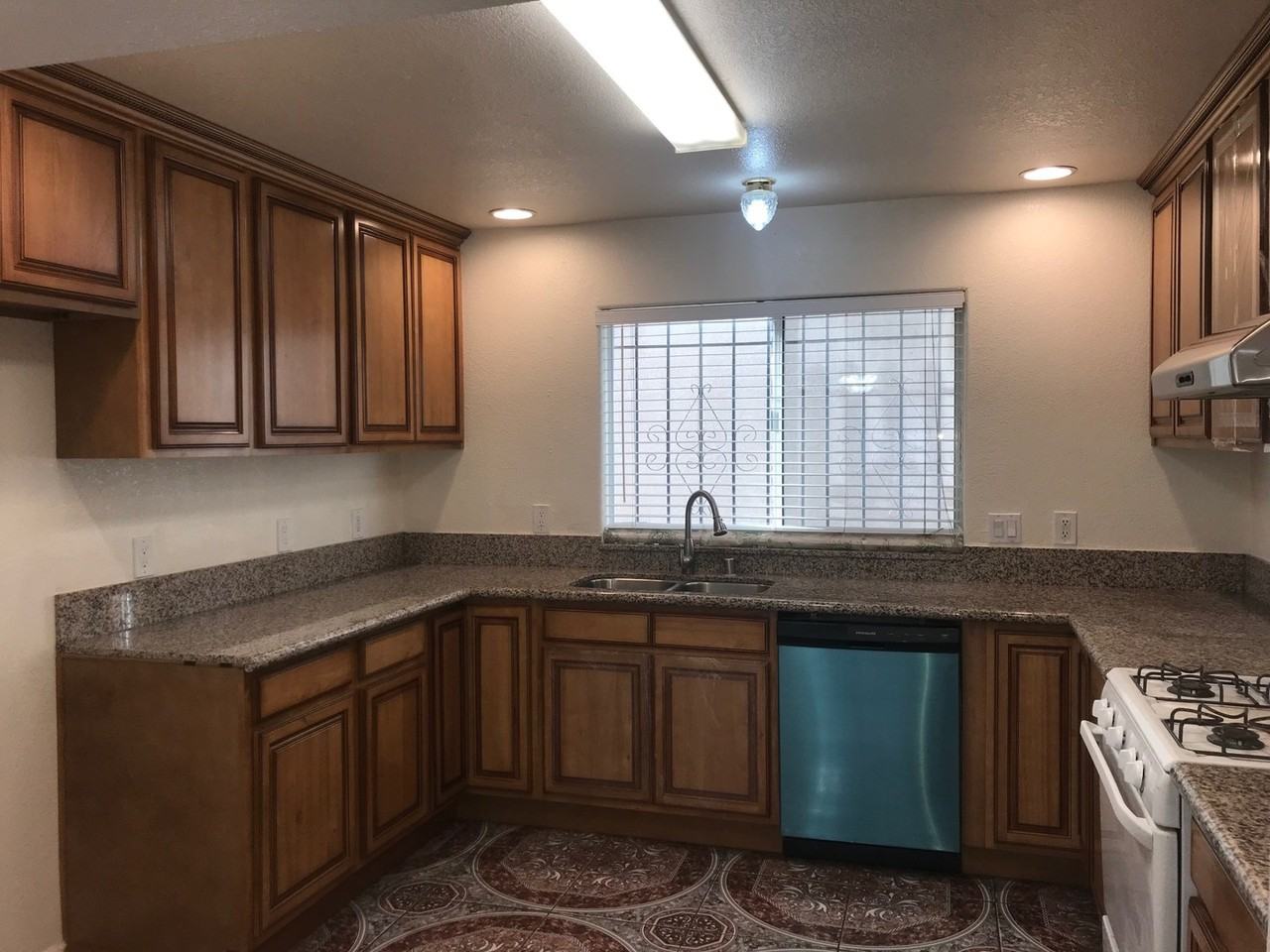 7546 24th St - Photo 5 of 28
