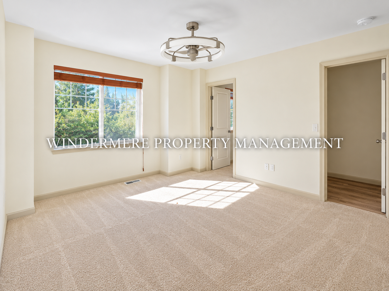 431 Ne Miramar Cir - Photo 3 of 20