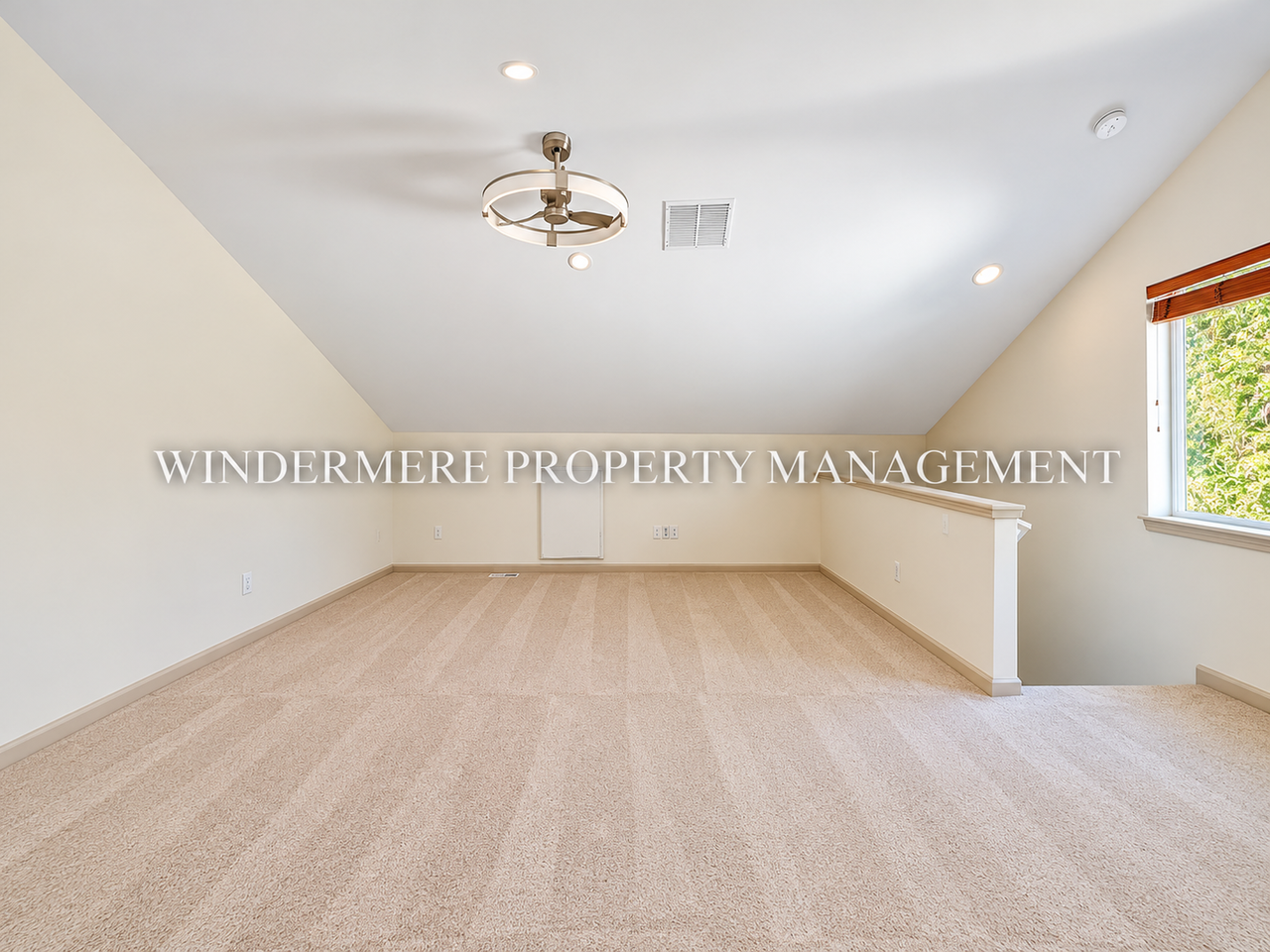 431 Ne Miramar Cir - Photo 4 of 20