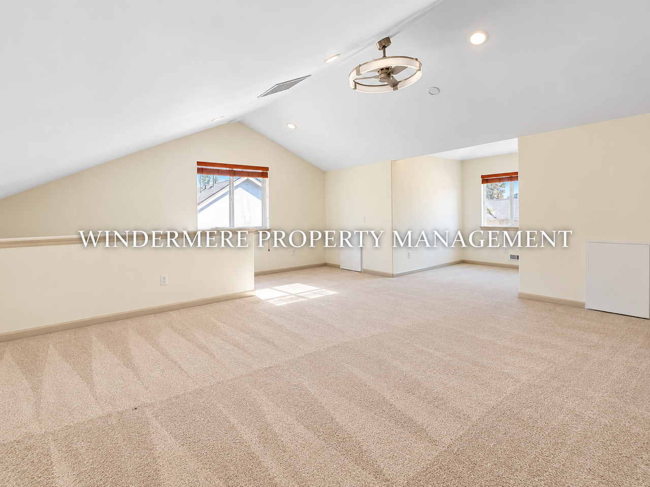 431 Ne Miramar Cir - Photo 5 of 20