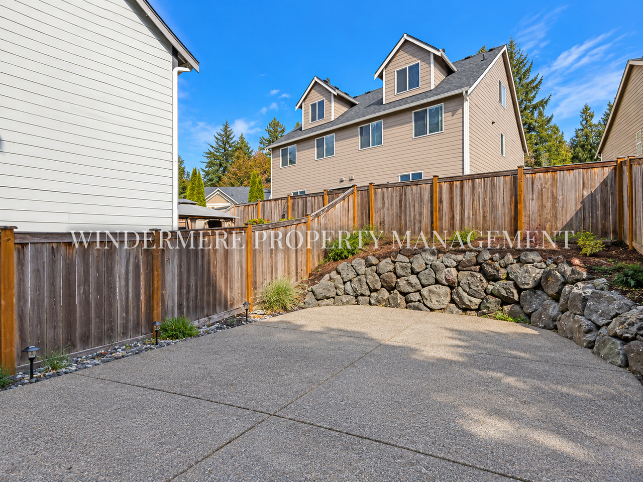 431 Ne Miramar Cir - Photo 7 of 20