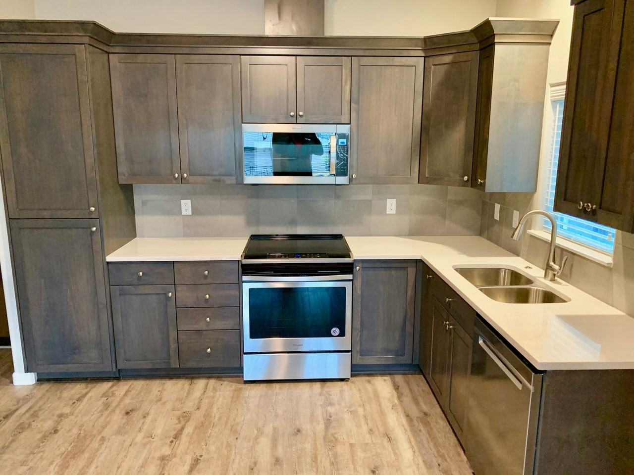 833 Water Ave Ne - Photo 3 of 12