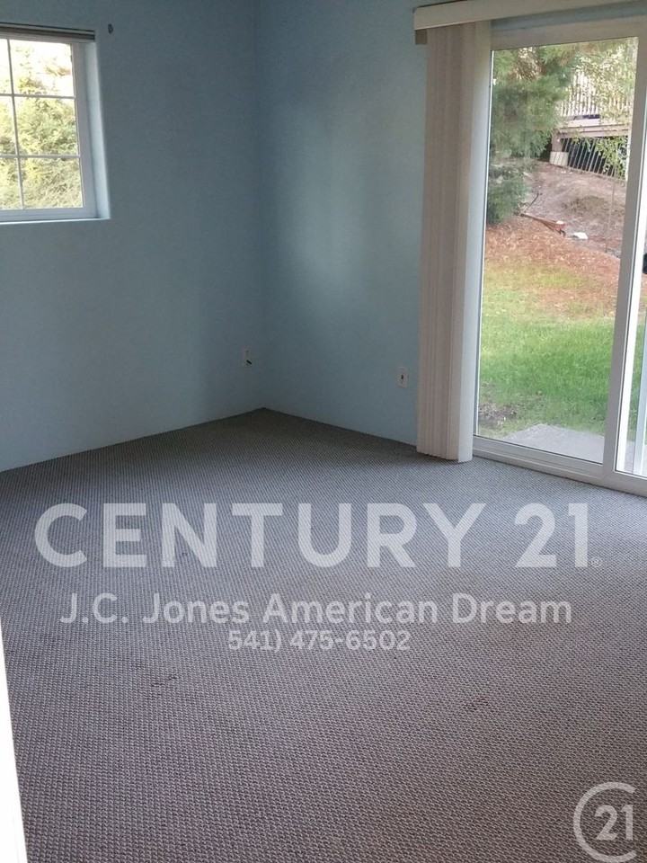 243 Hill Top Dr - Photo 2 of 8