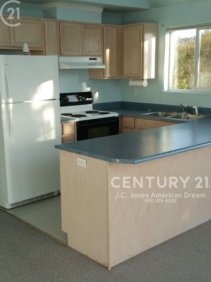 243 Hill Top Dr - Photo 4 of 8
