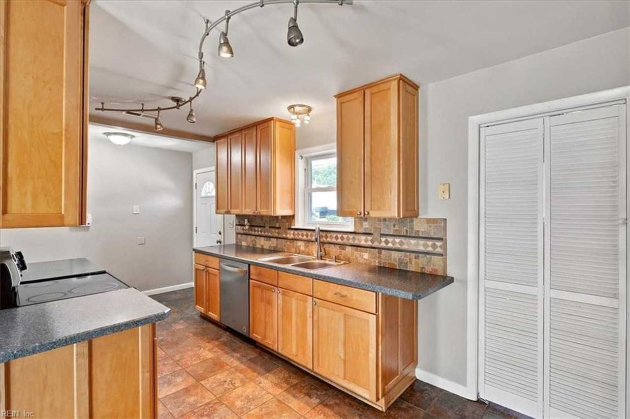 3529 Faraday Ln - Photo 4 of 18