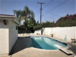 featured image of 207 E Woodstock Ave