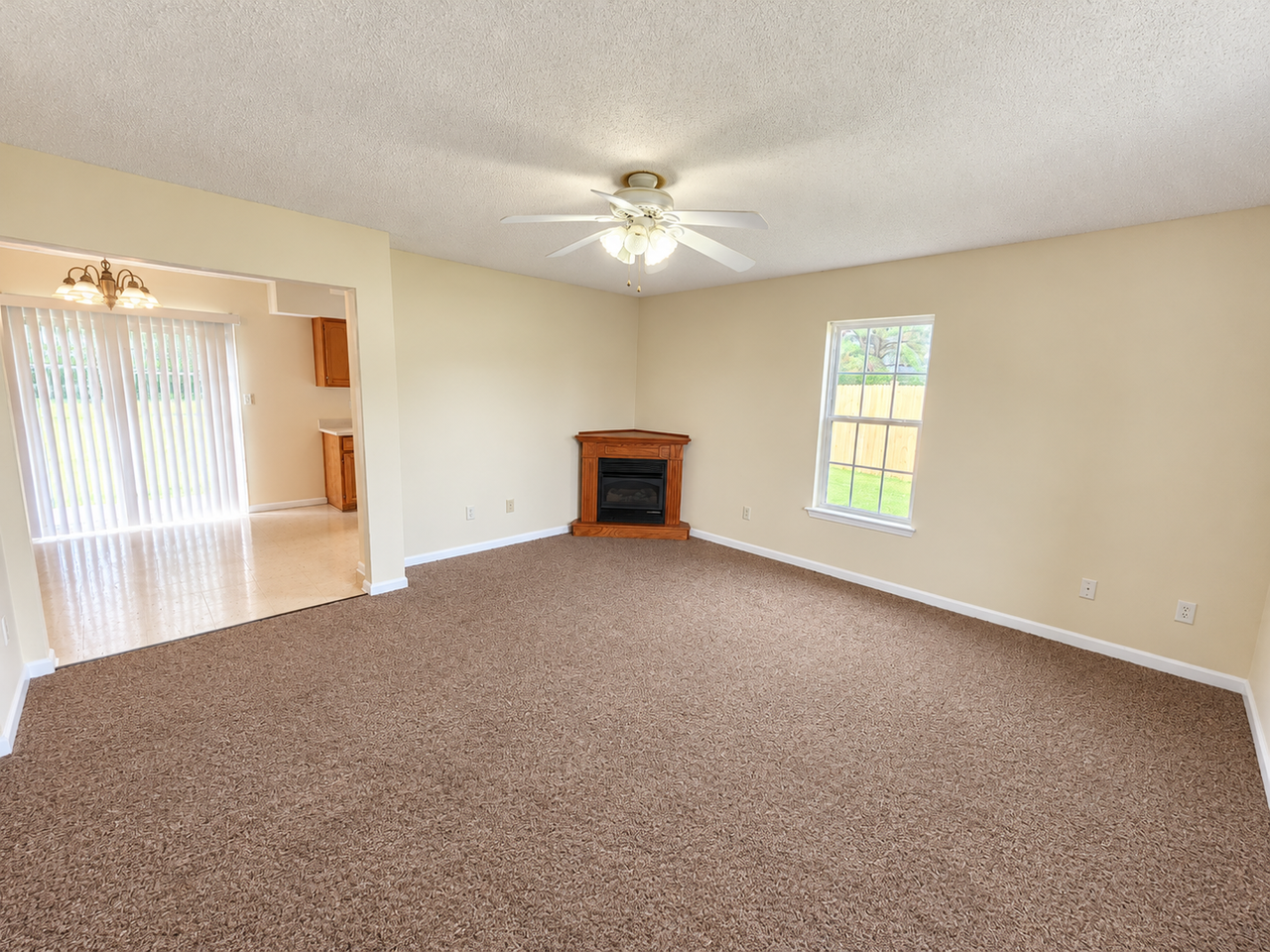 132 Sutton Dr - Photo 3 of 10