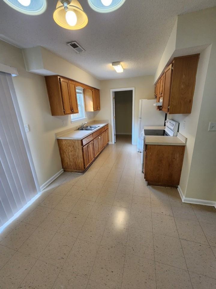 132 Sutton Dr - Photo 4 of 10