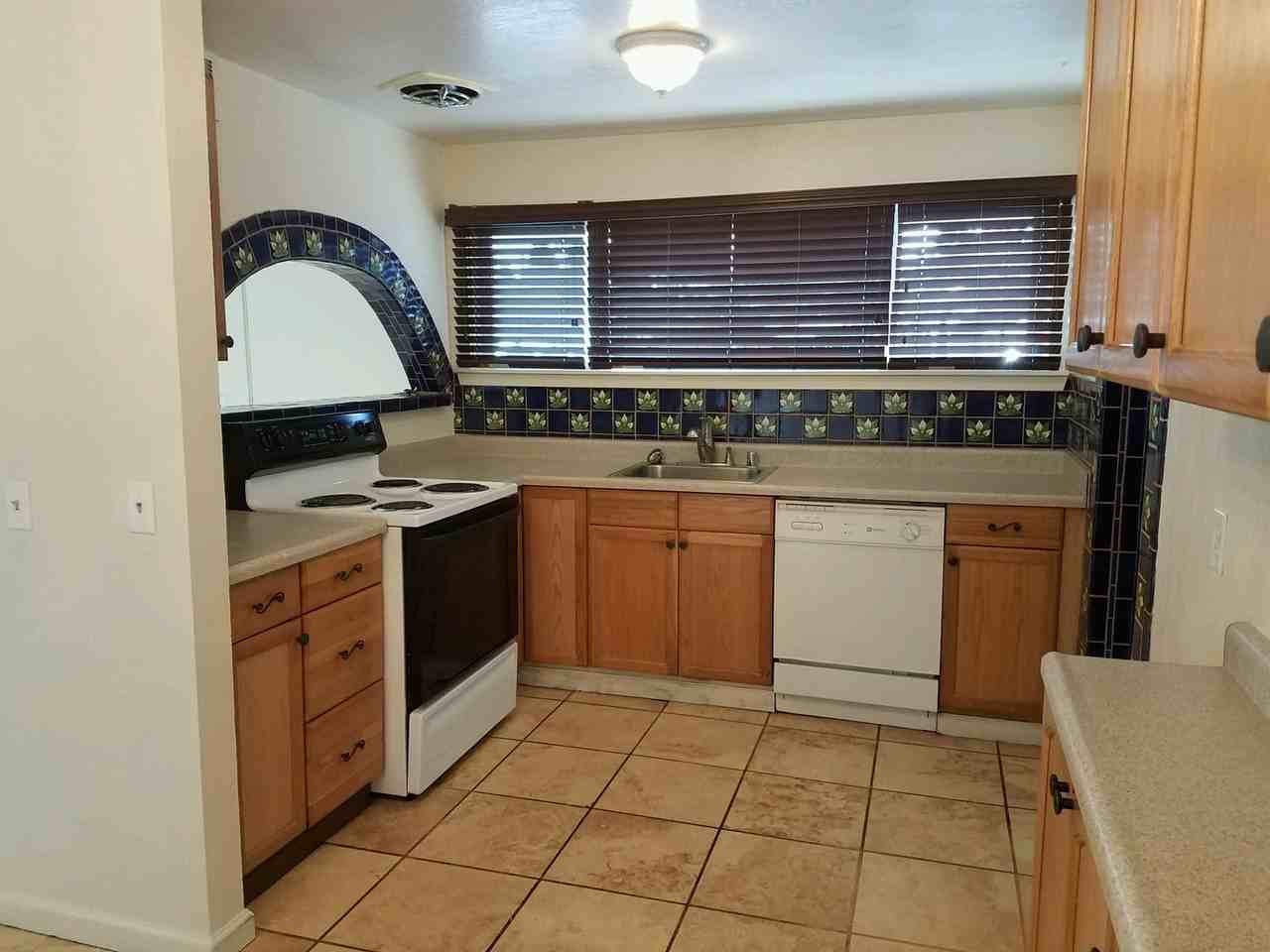 9035 Maple Ave Sw - Photo 4 of 12