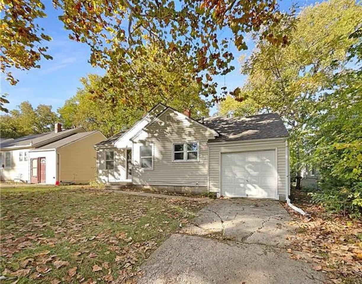 7126 Highland Ave - Photo 2 of 6
