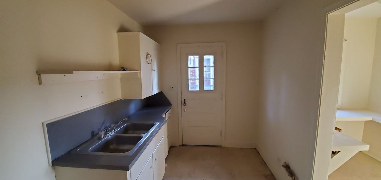 2510 Spring Garden St - Photo 3 of 7