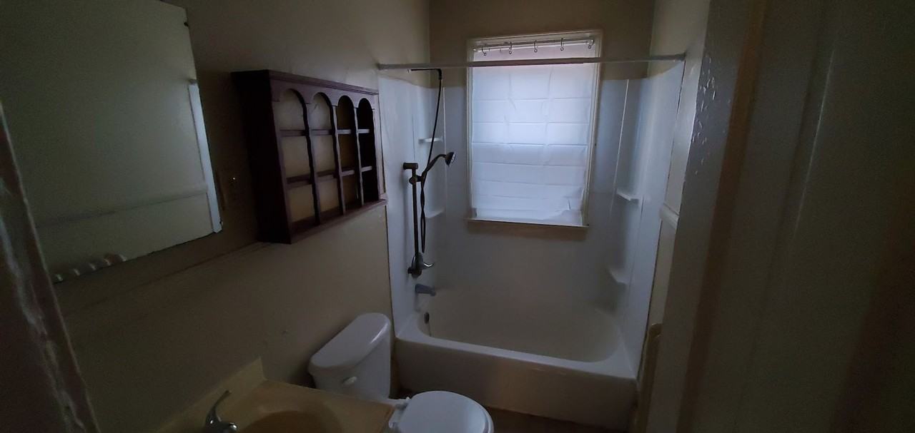 2510 Spring Garden St - Photo 4 of 7