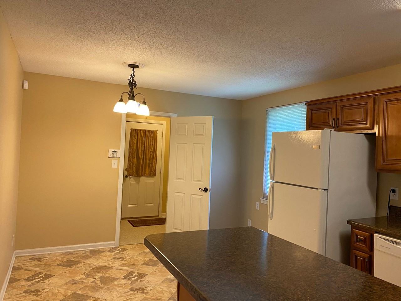 414 N Magnolia Dr - Photo 6 of 25