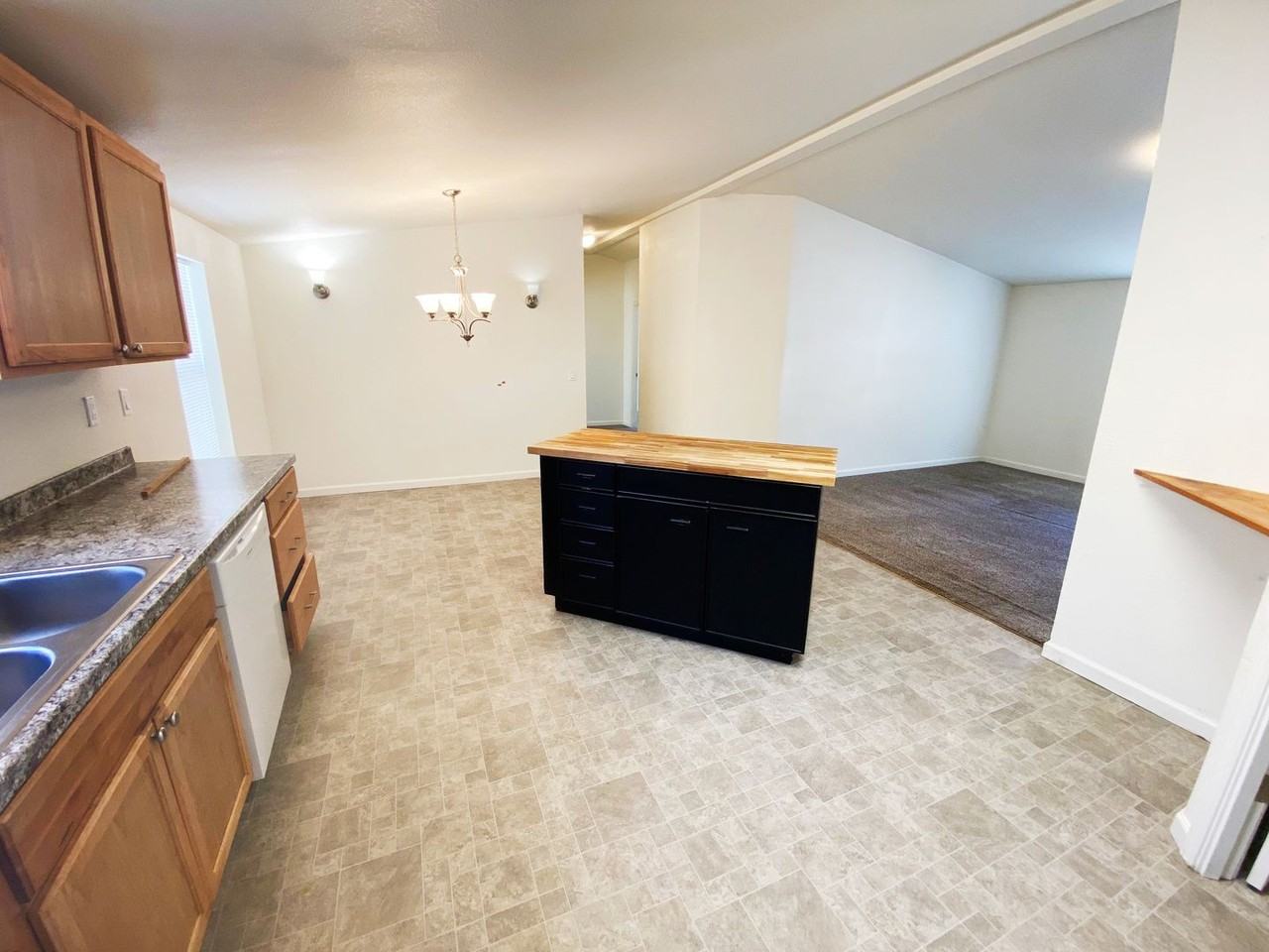 3693 Nw Broad St - Photo 3 of 17