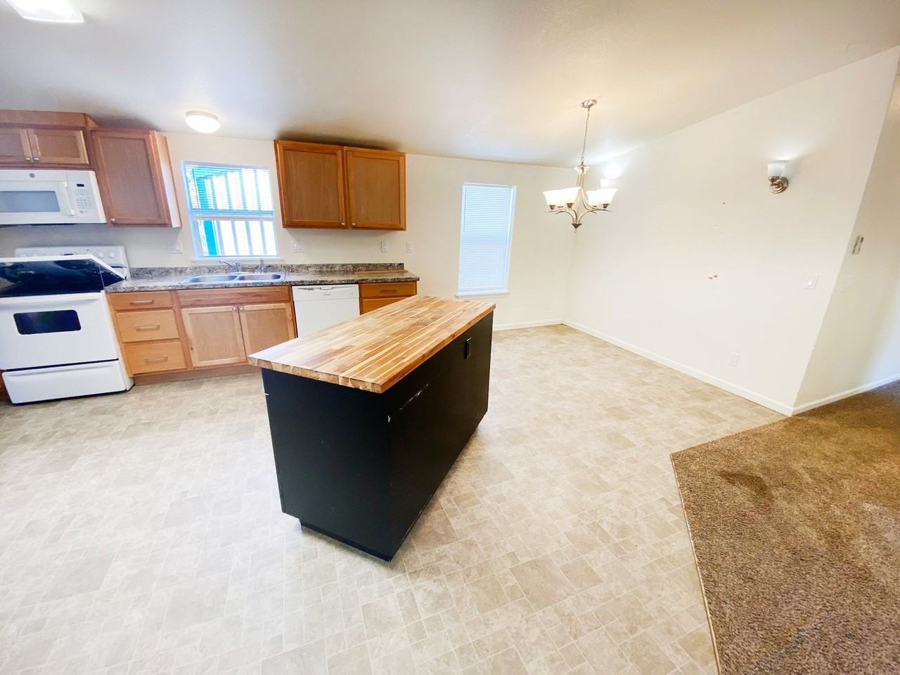 3693 Nw Broad St - Photo 4 of 17
