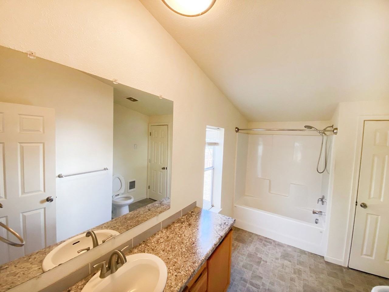 3693 Nw Broad St - Photo 7 of 17