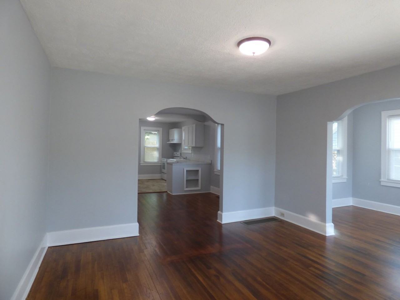 1403 N Limestone - Photo 2 of 46