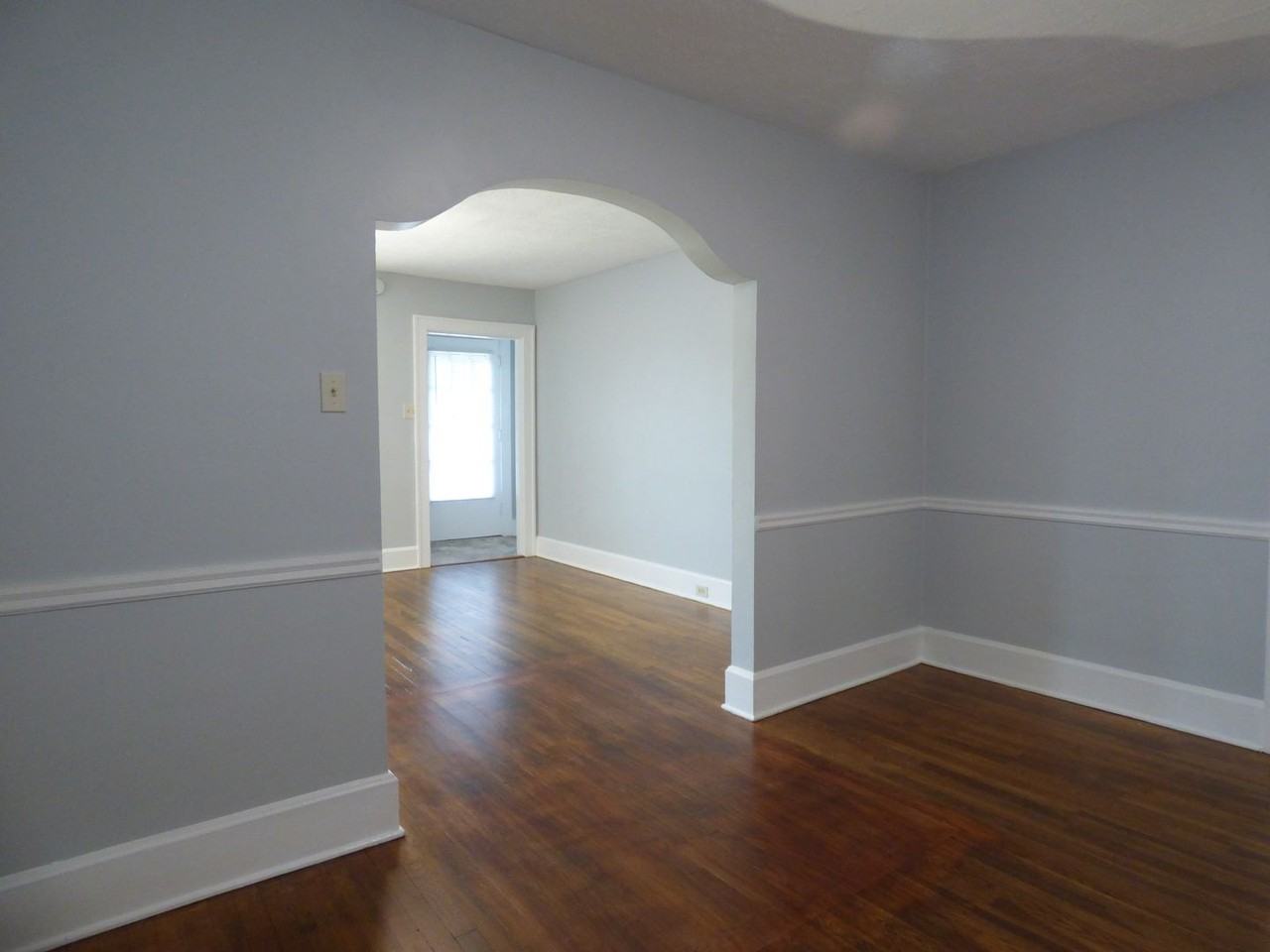 1403 N Limestone - Photo 3 of 46