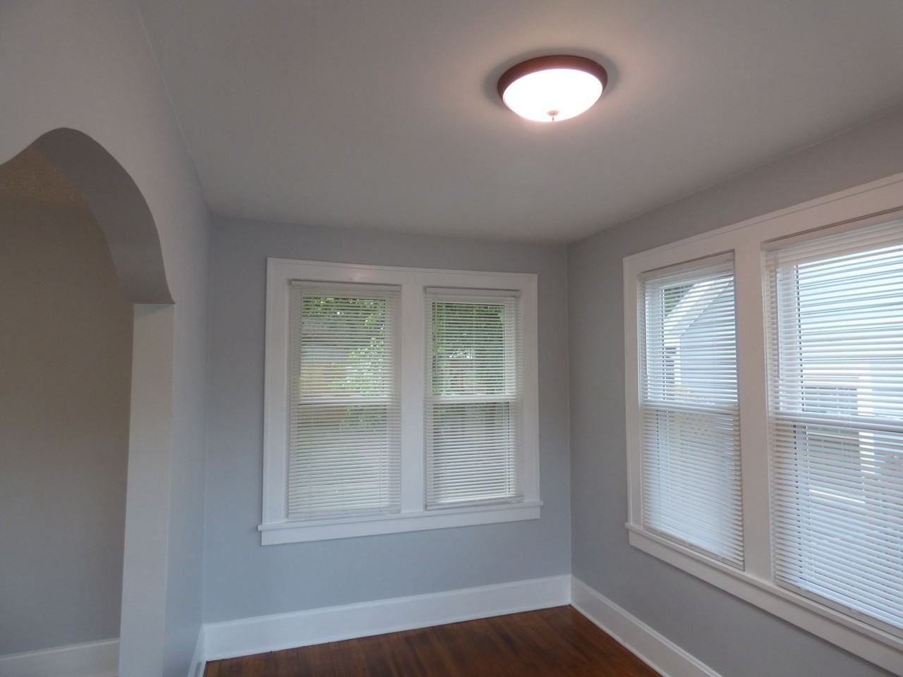 1403 N Limestone - Photo 4 of 46
