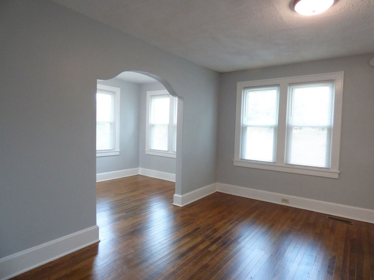 1403 N Limestone - Photo 5 of 46