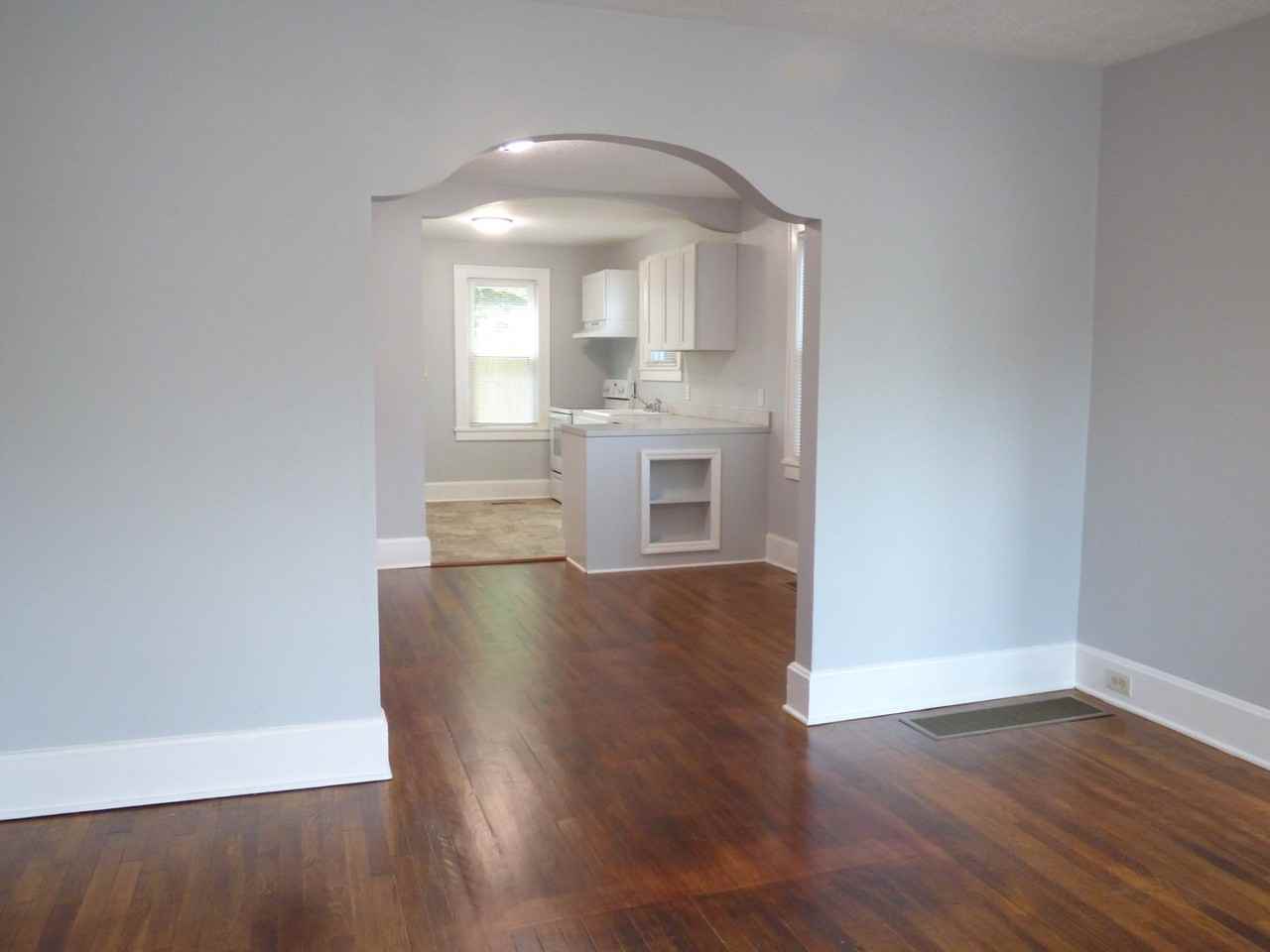 1403 N Limestone - Photo 7 of 46