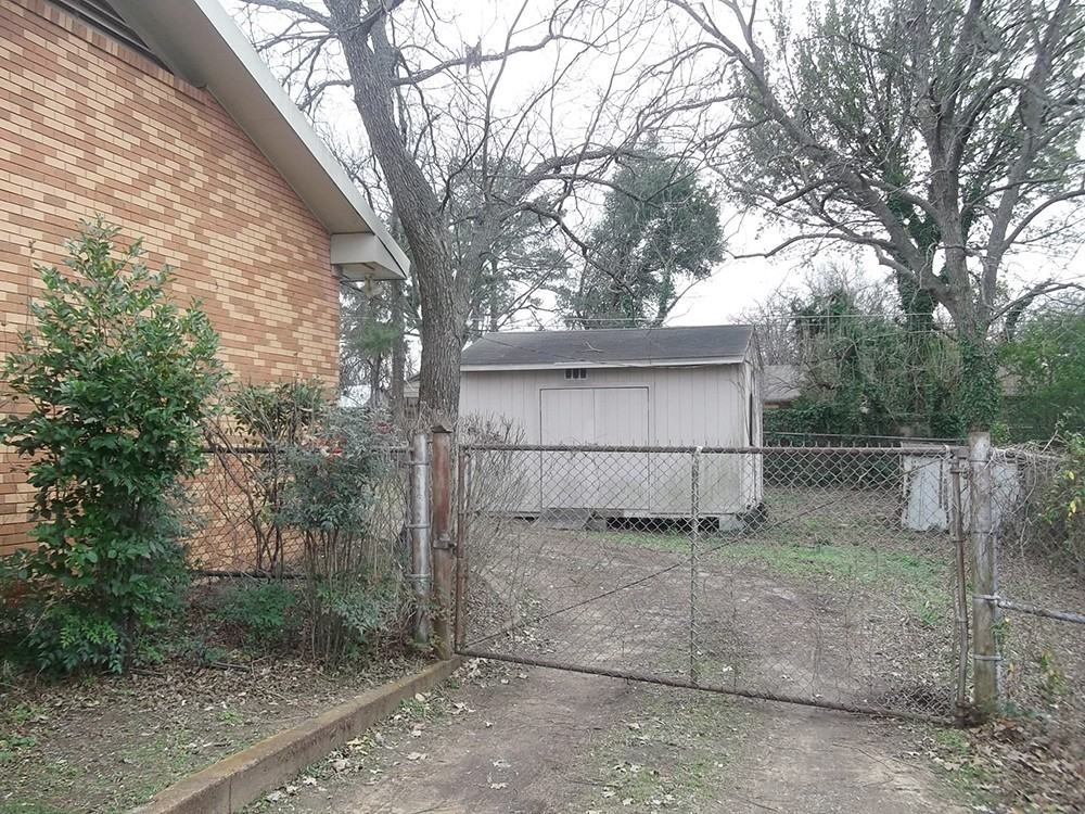 1520 W Monterey St - Photo 3 of 17