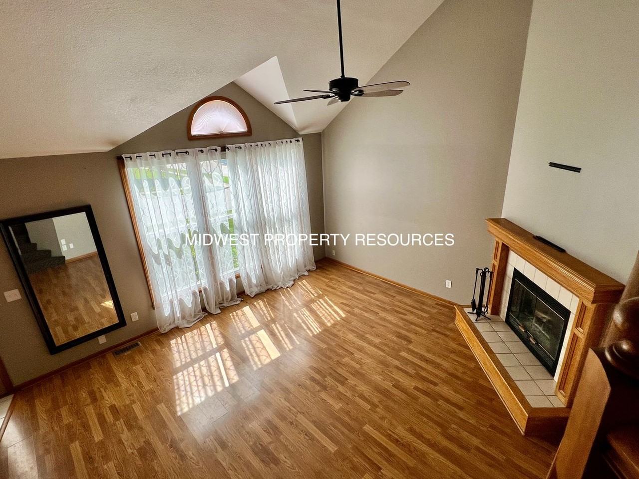 800 Ne Colleen Dr - Photo 4 of 27