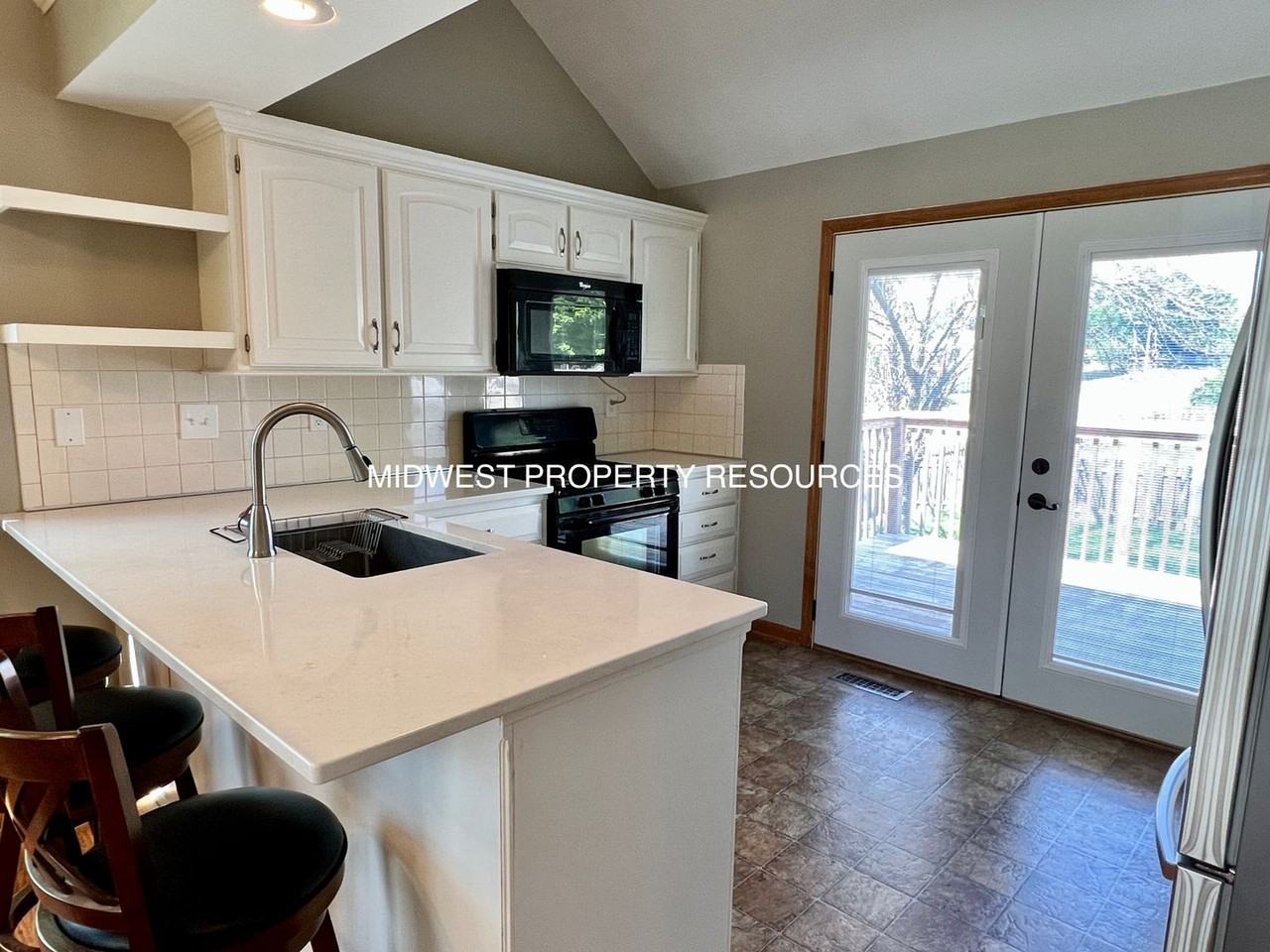 800 Ne Colleen Dr - Photo 7 of 27