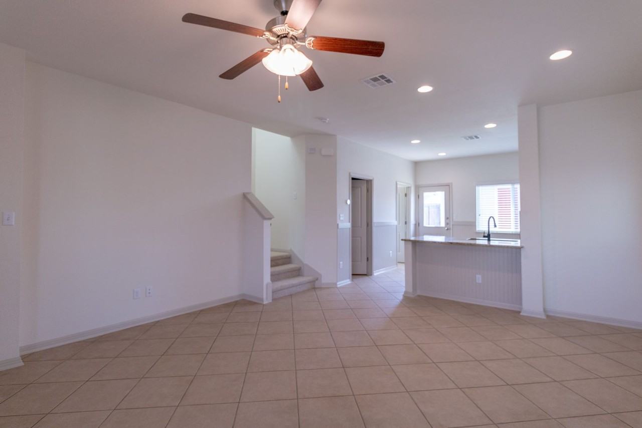 115 Wainscot Oak Way - Photo 3 of 26