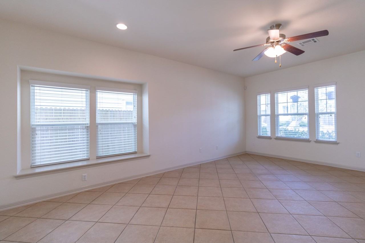 115 Wainscot Oak Way - Photo 4 of 26