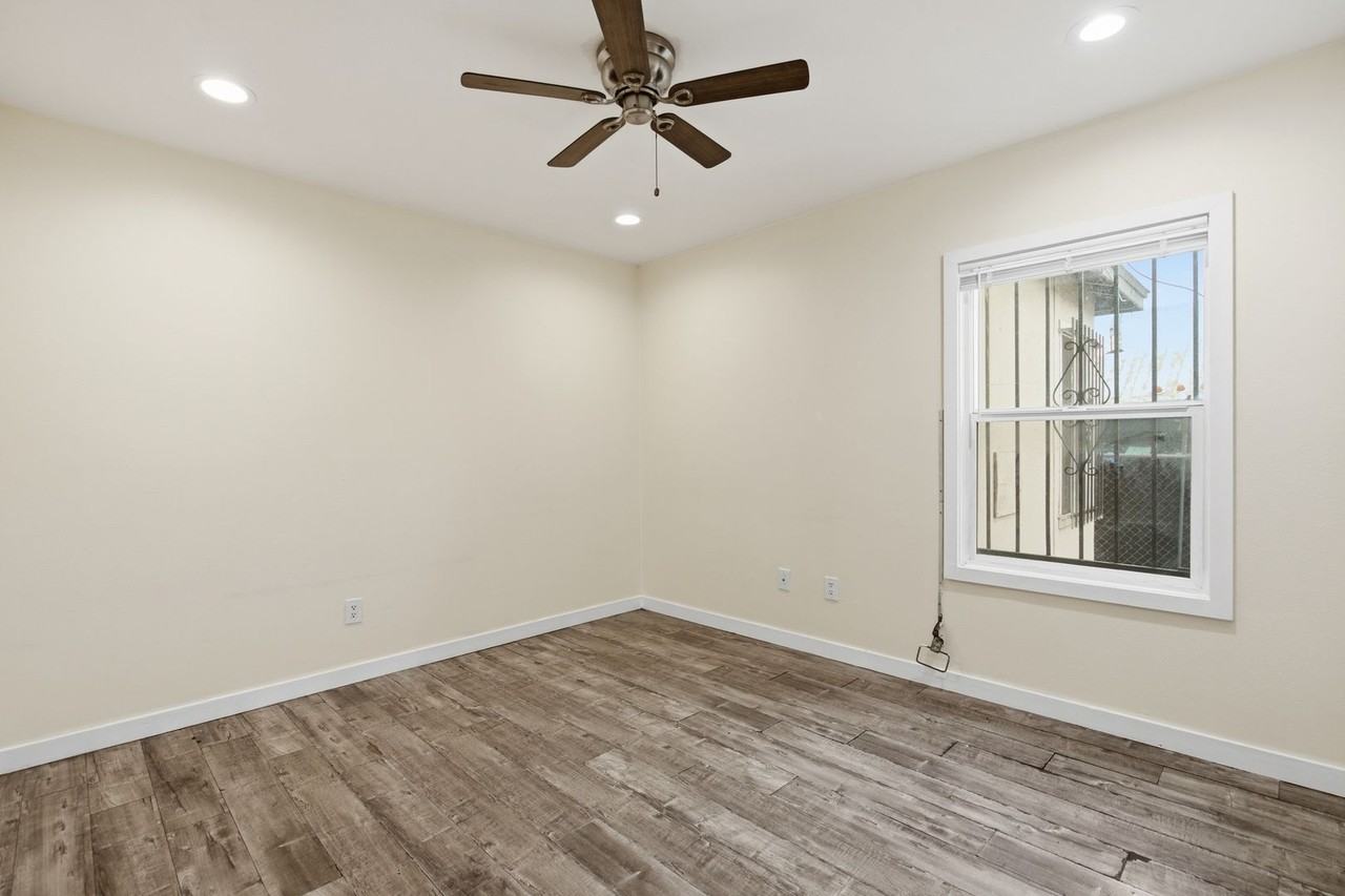 8910 S Avalon Blvd - Photo 6 of 22
