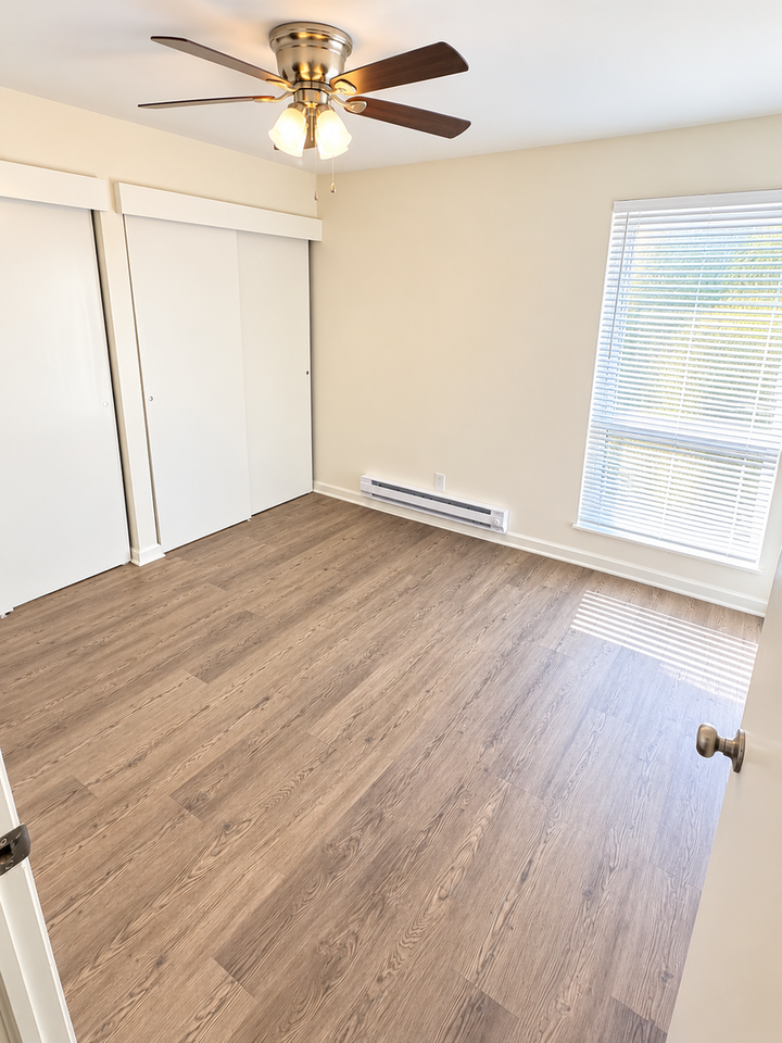 2406HI - Photo 2 of 5