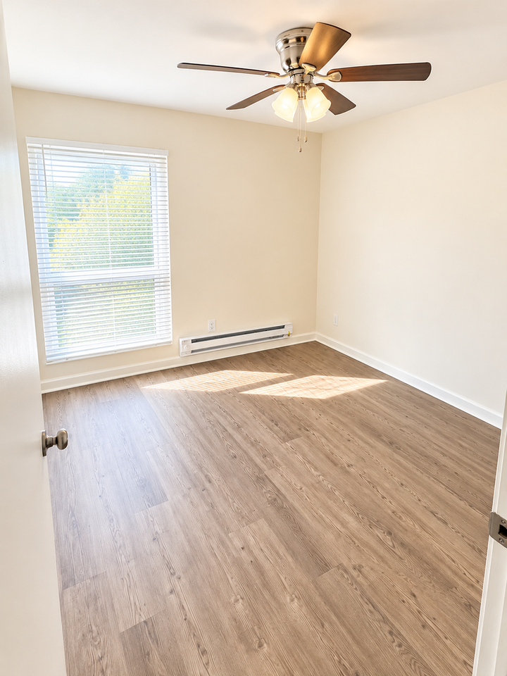 2406HI - Photo 3 of 5