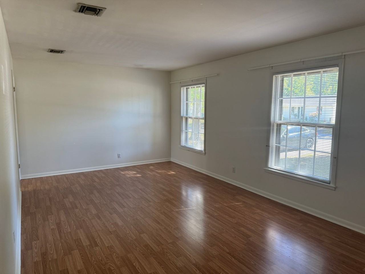 332 Lynn Dr - Photo 3 of 35