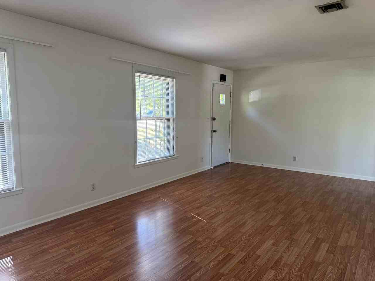 332 Lynn Dr - Photo 4 of 35
