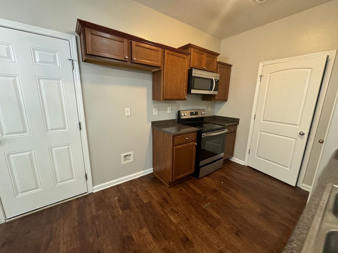 7931 Bay Meadow Cir S - Photo 4 of 31