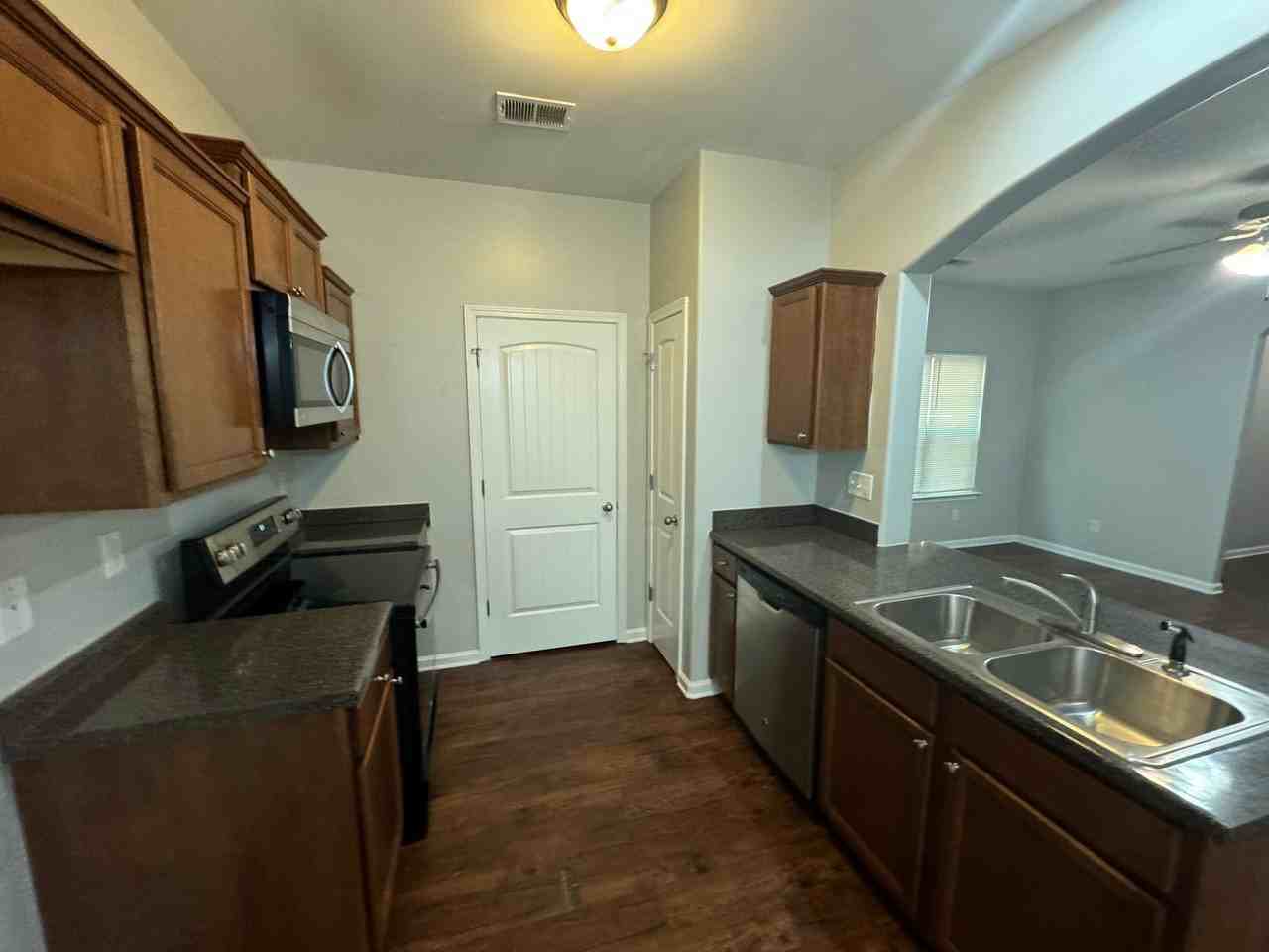 7931 Bay Meadow Cir S - Photo 5 of 31
