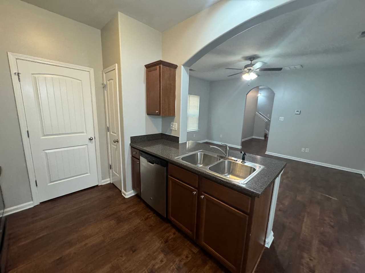7931 Bay Meadow Cir S - Photo 6 of 31