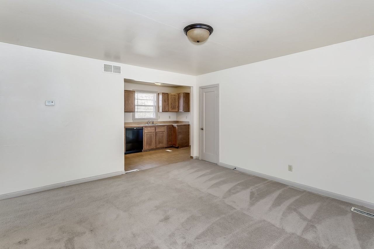 751 S Dellrose Ave - Photo 3 of 18