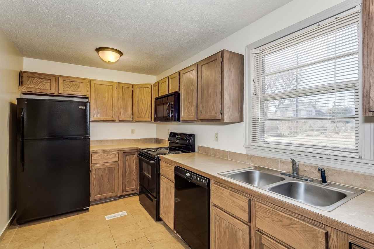 751 S Dellrose Ave - Photo 6 of 18