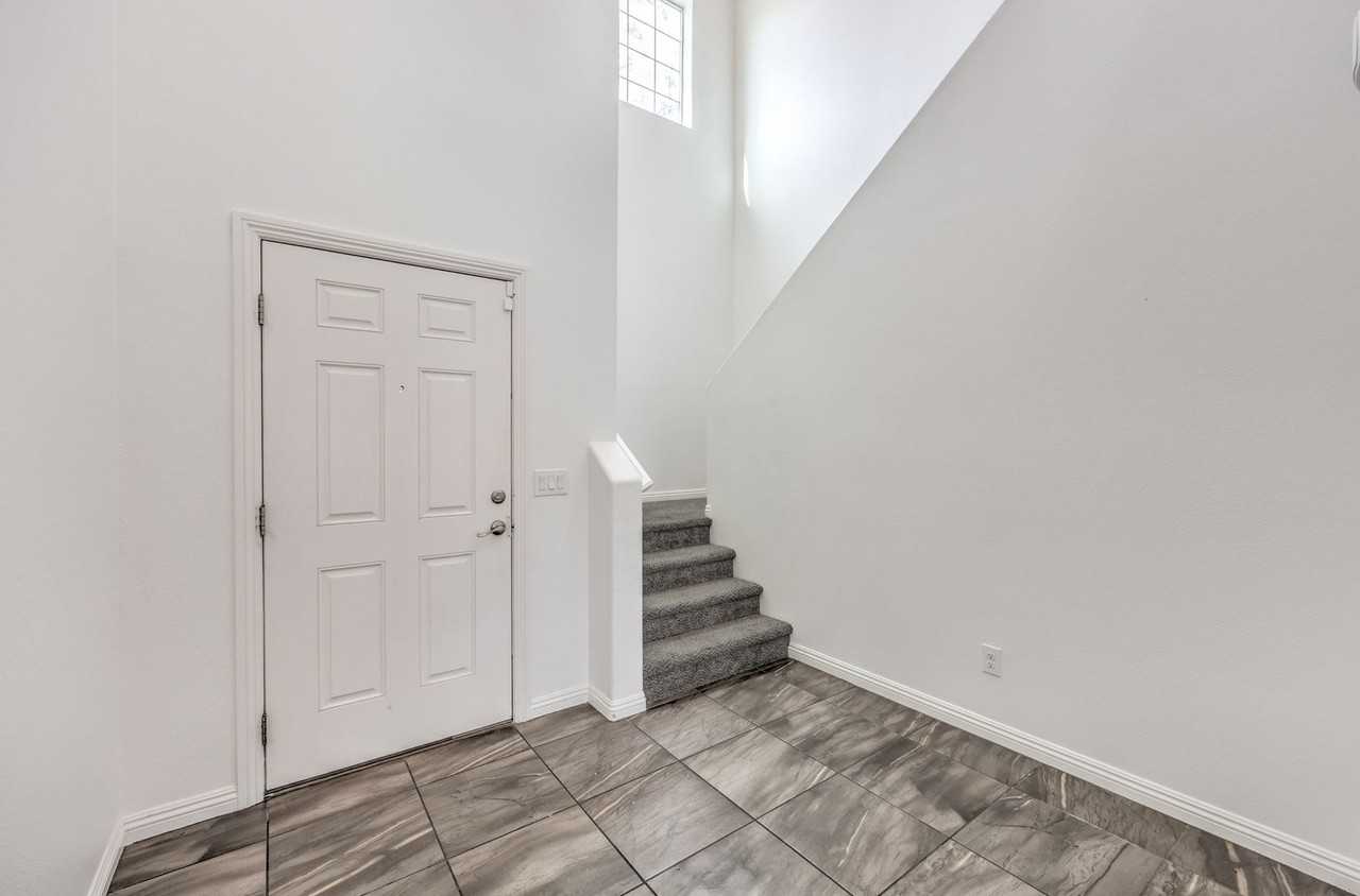 824 Plockton Ave - Photo 3 of 40
