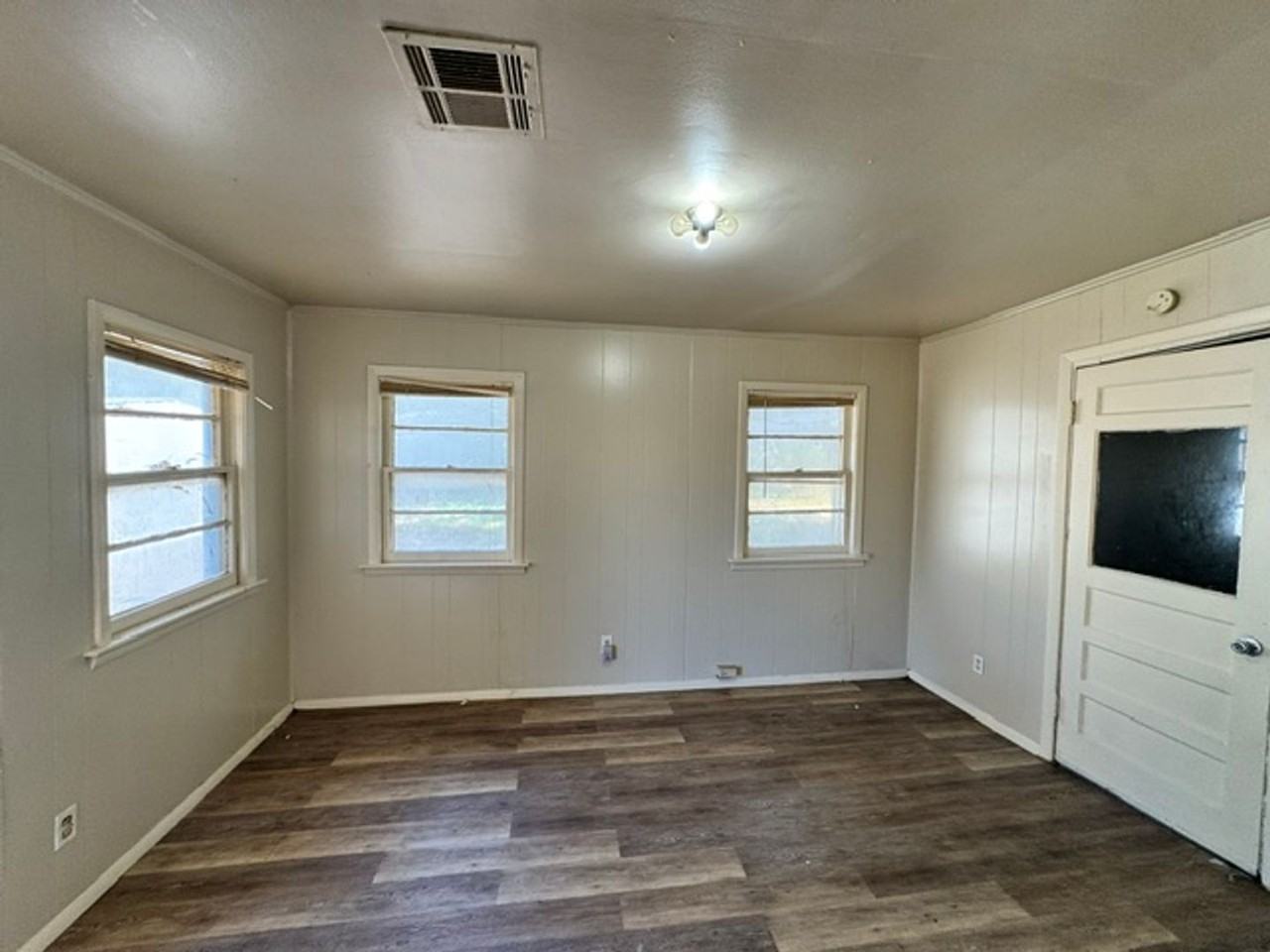 2817 Sw Grand Blvd - Photo 2 of 11