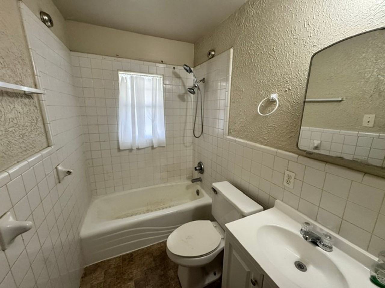 2817 Sw Grand Blvd - Photo 4 of 11