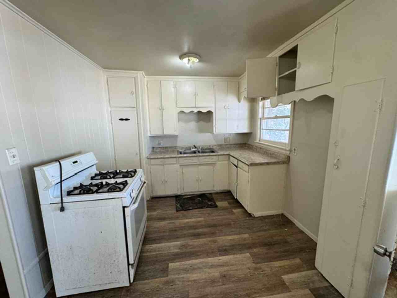 2817 Sw Grand Blvd - Photo 6 of 11