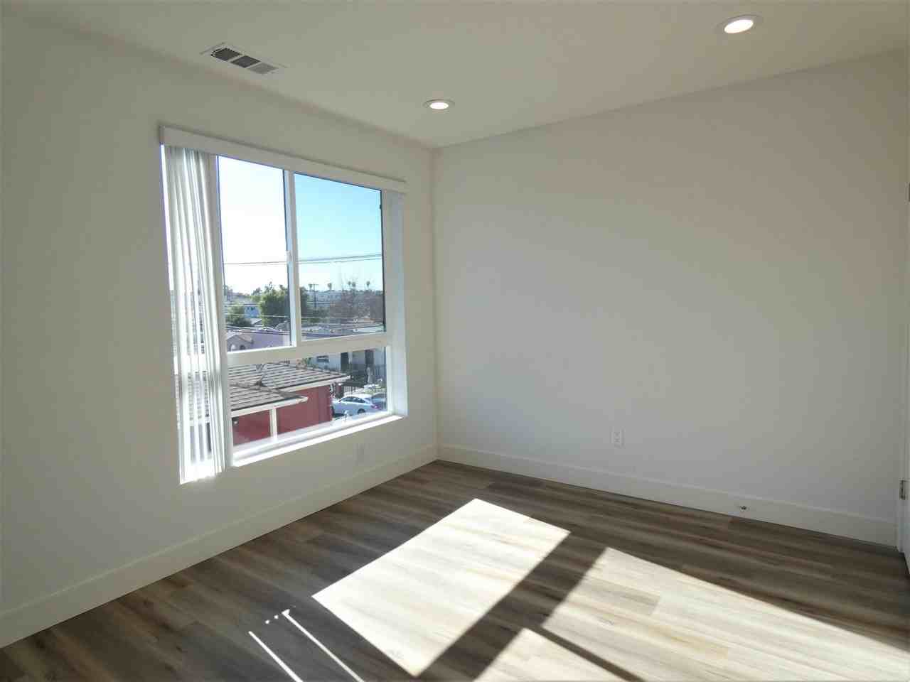 2042 S Burnside Ave - Photo 6 of 13