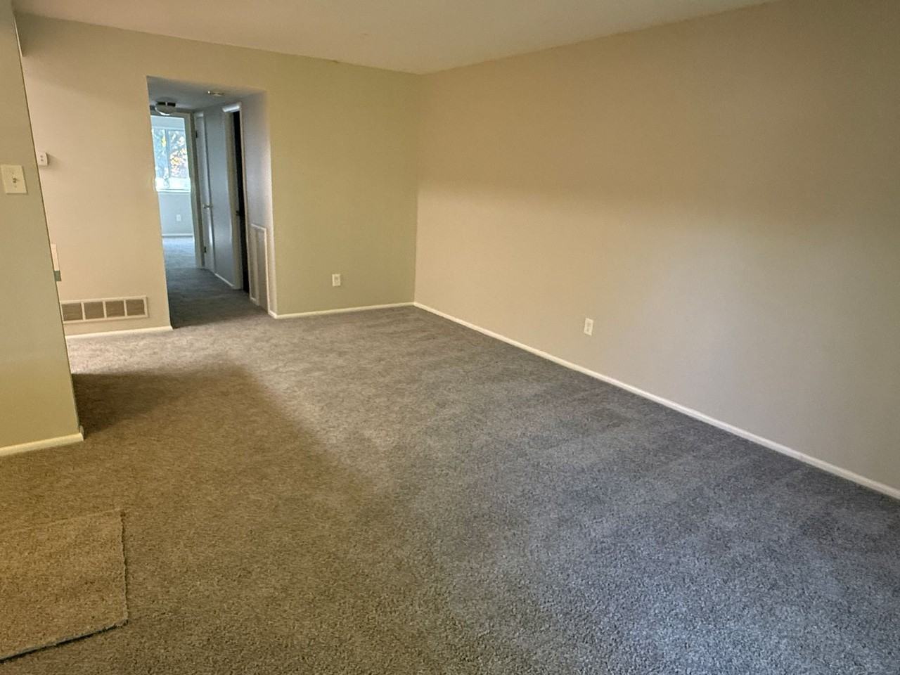 758B Putnam Blvd - Photo 4 of 20