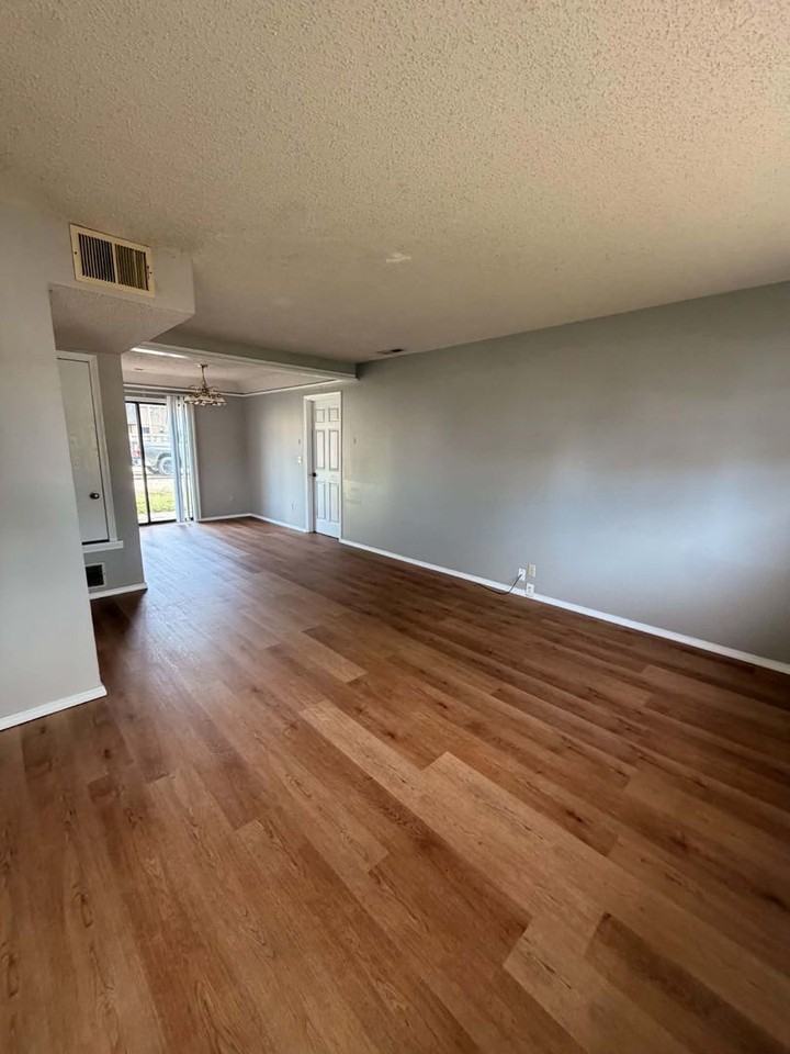 1101 S Saint Louis Ave - Photo 3 of 16