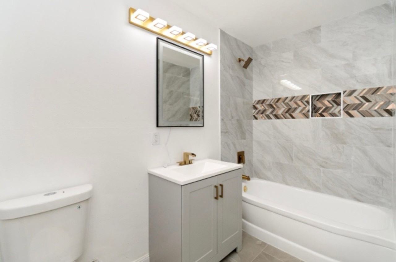 1329 Pennsylvania Ave - Photo 4 of 8