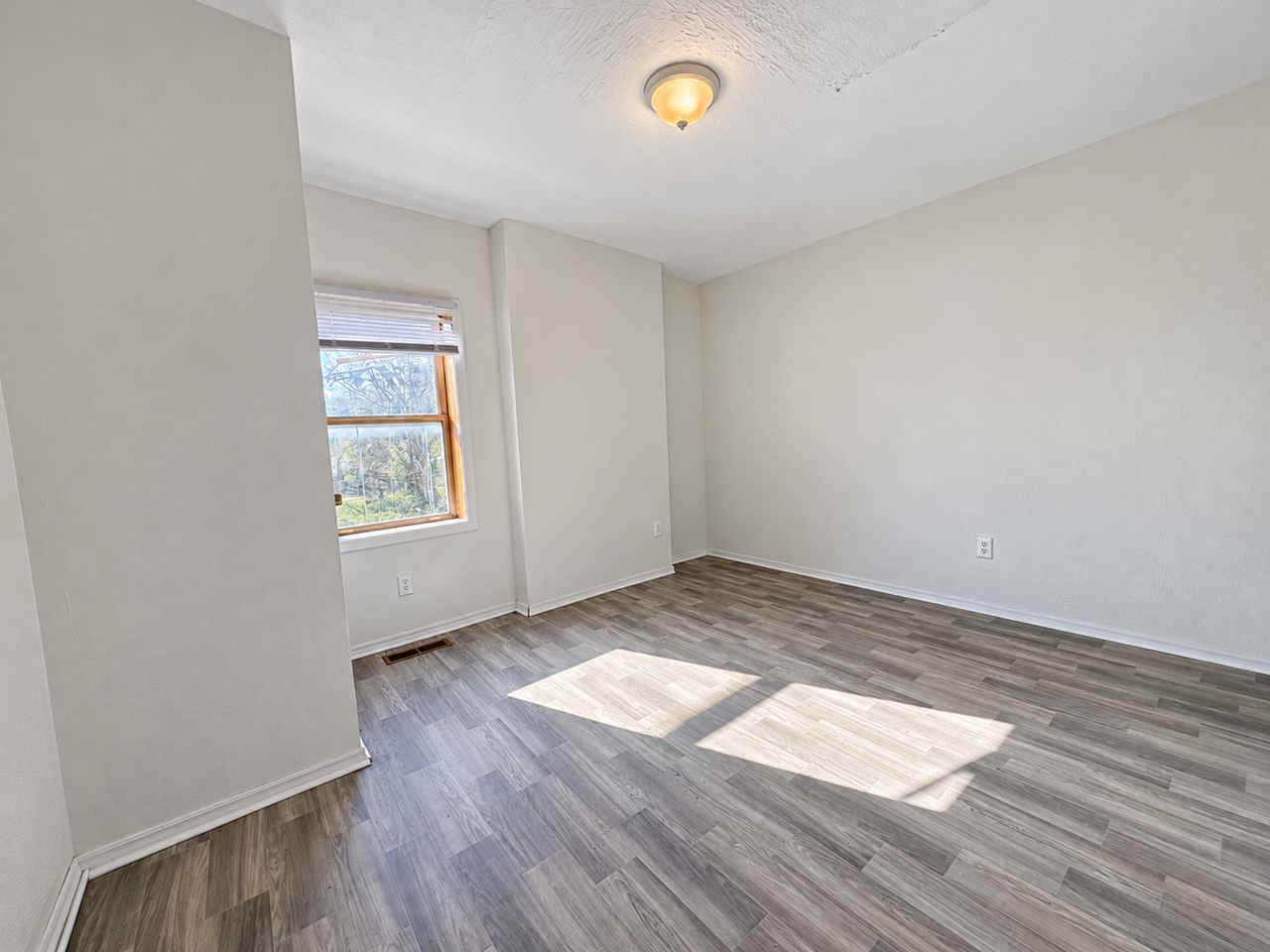 4027 N Florissant Ave - Photo 4 of 7